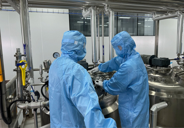 <strong>In-House Manufacturing & Scale</strong>